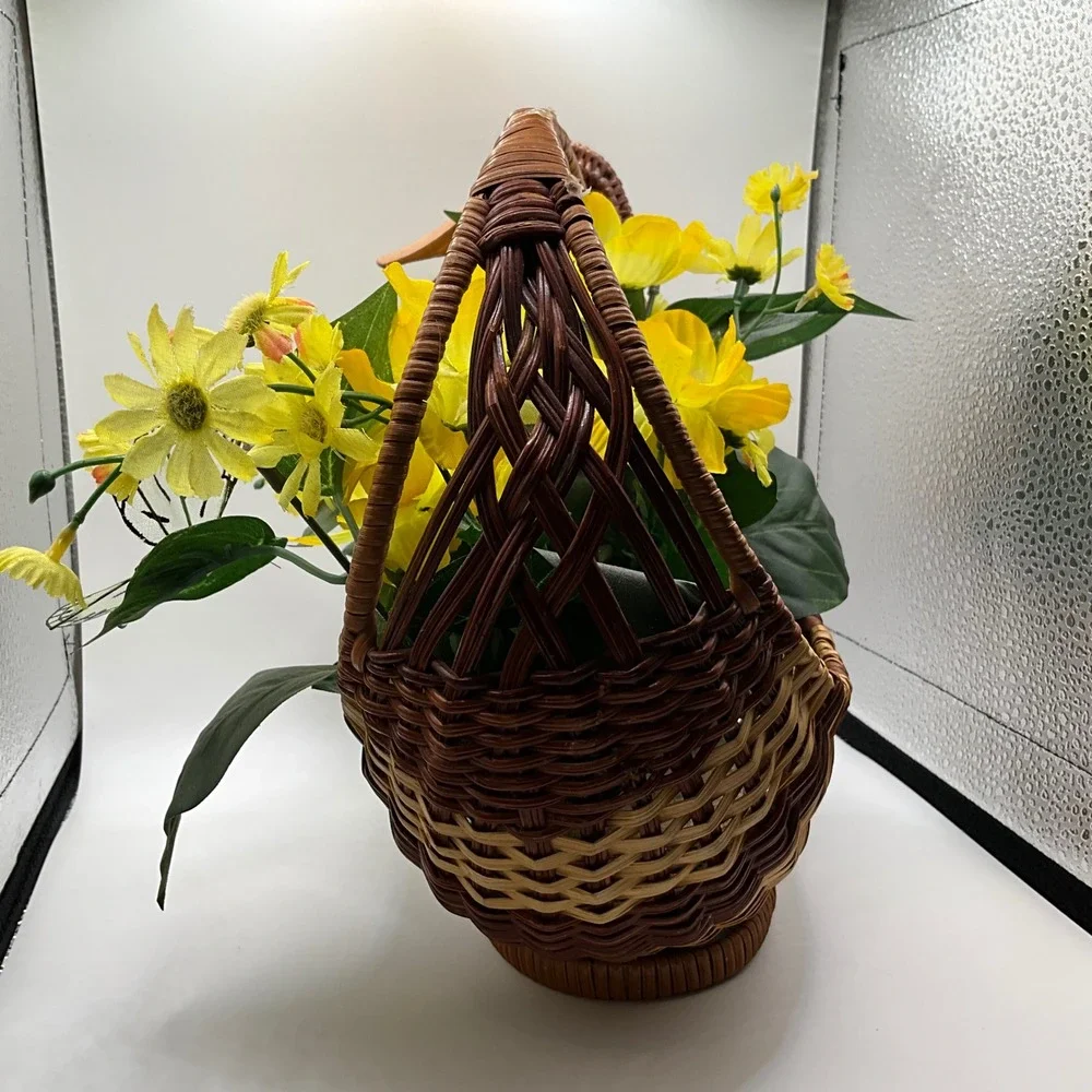 Woven Duck Basket Yellow Floral Arrangement Cottagecore‎ Grannycore